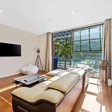 Sleek Modern Pad Next To Spark Arena Free Parking Auckland Exterior photo