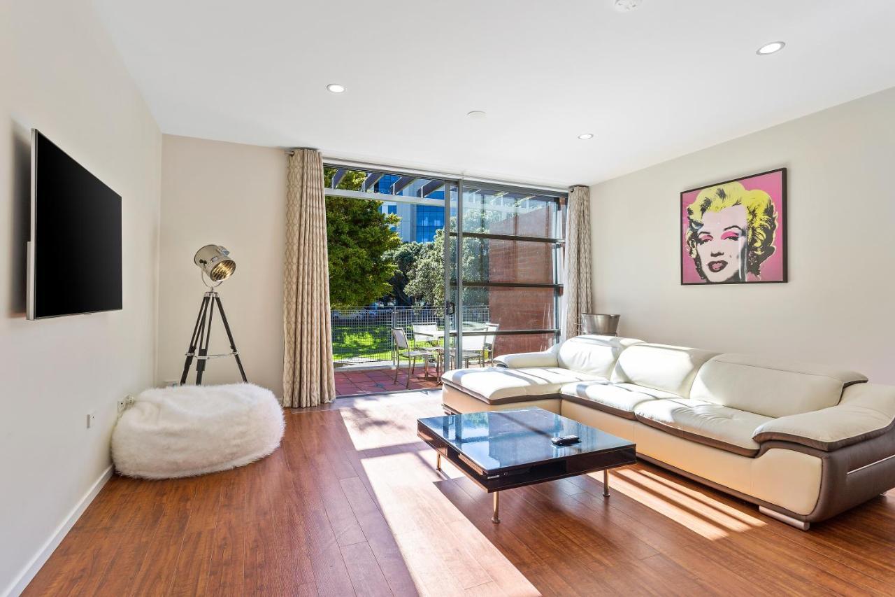 Apartment Sleek Modern Pad Next To Spark Arena Free Parking
