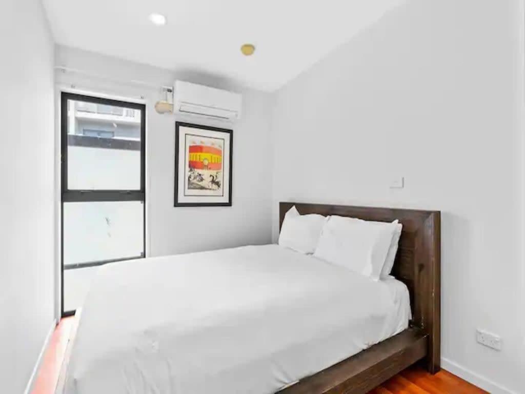 Apartment Sleek Modern Pad Next To Spark Arena Free Parking