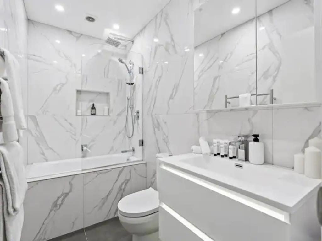 Sleek Modern Pad Next To Spark Arena Free Parking Apartment Auckland