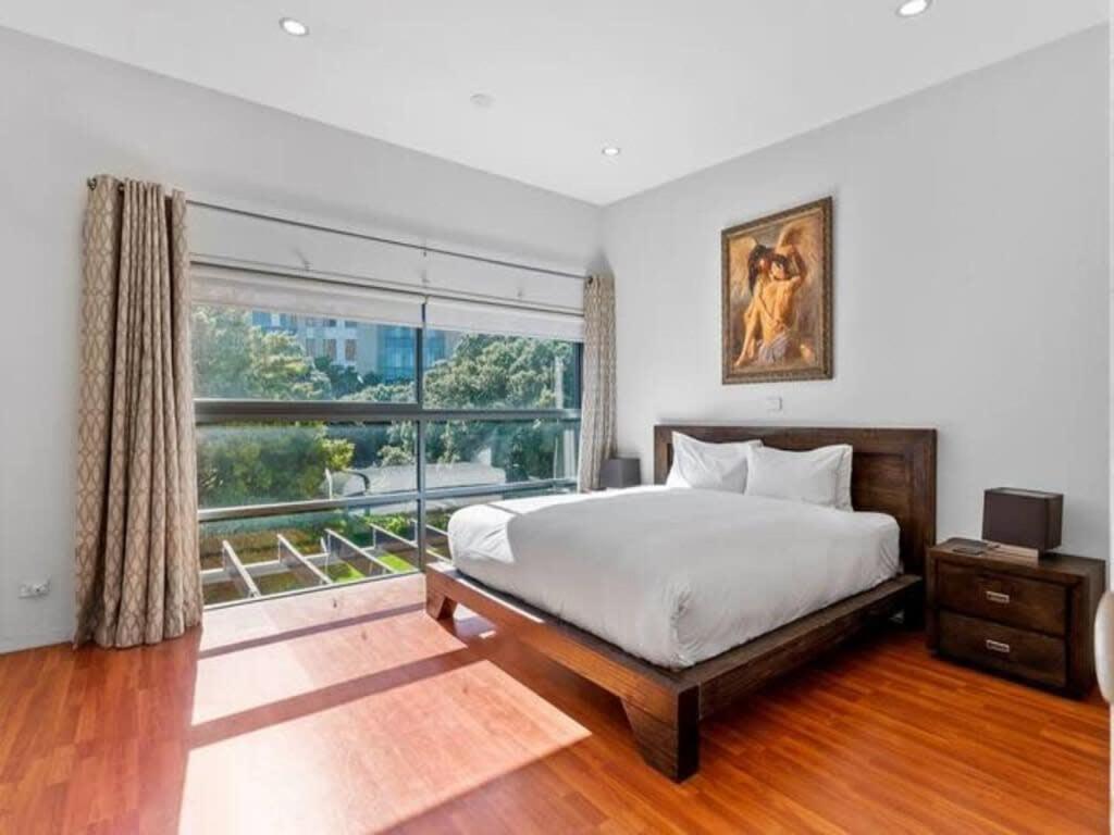 Sleek Modern Pad Next To Spark Arena Free Parking
