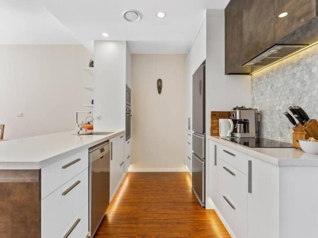 Sleek Modern Pad Next To Spark Arena Free Parking Apartment *