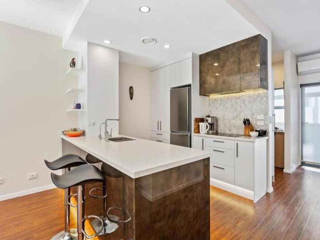 Apartment Sleek Modern Pad Next To Spark Arena Free Parking