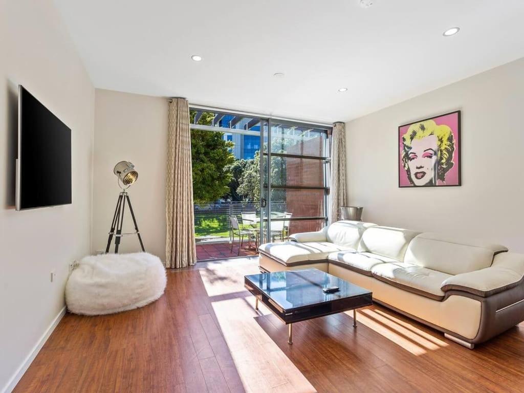 Apartment Sleek Modern Pad Next To Spark Arena Free Parking *