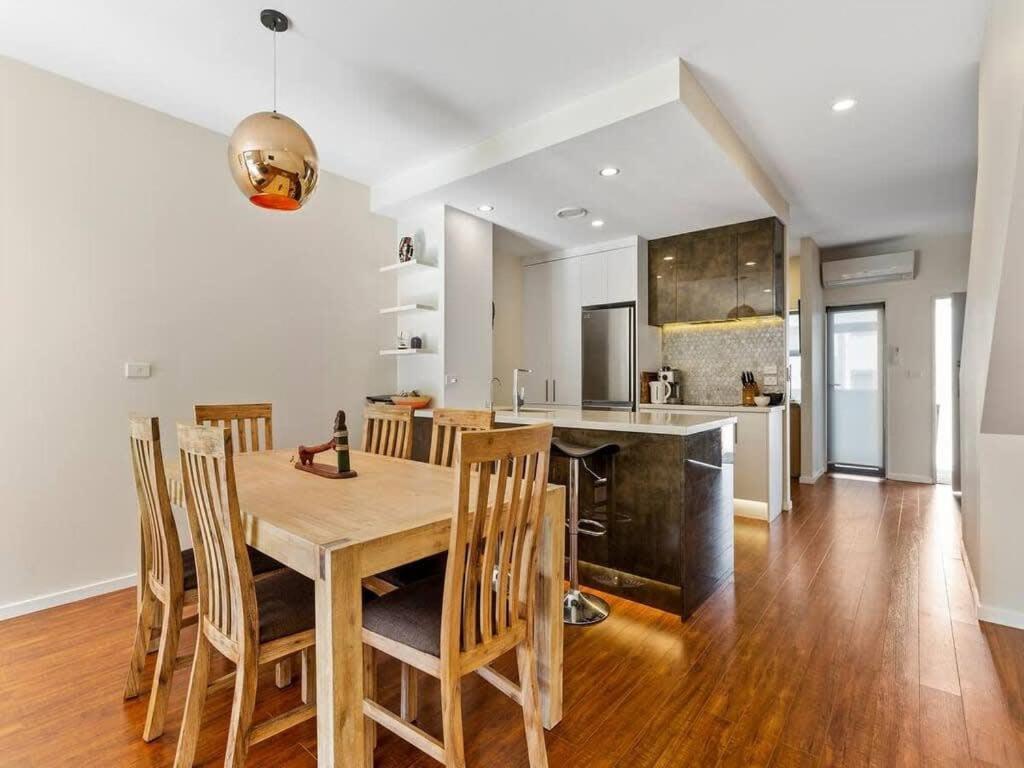 Sleek Modern Pad Next To Spark Arena Free Parking * Auckland